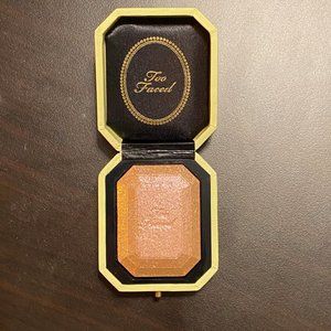 SWATCHED Too Faced CANARY DIAMOND Highlighter